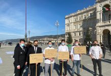 Peaceful Protests in Piazza Unità as mood in Trieste begins to turn
