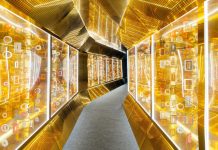 Glistening Jewels of Gold at “Gustav Klimt – Symphony Of Immersive Art”
