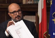 Italian Culture Minister Admits Affair in Tearful TV Apology