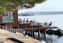 Locals Flock to Barcola Beach to Enjoy Unseasonably Warm October Day