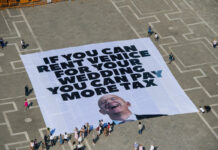 “Venice Is Not for Rent”: Protests Mount Ahead of Bezos and Sanchez’s Wedding