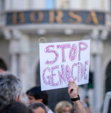 Over 15,000 Health Workers in Italy Join Protest Over Gaza