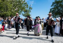 A Traditional Wedding Festival Returns to the Karst Plateau