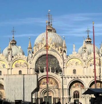 As Venice’s Population Declines, City Expands Efforts to Manage Tourism