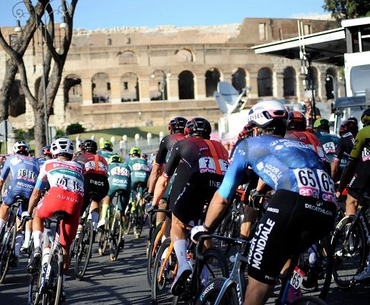 Jonathan Milan Wins Final Stage of Giro d’Italia in Rome