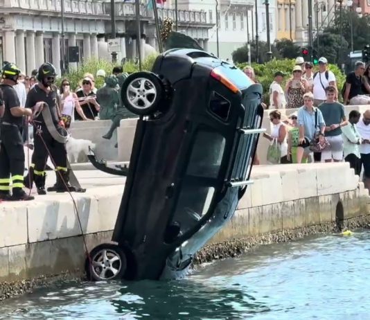 Military Cadets Rescue Driver After Car Plunges Into Sea in Trieste