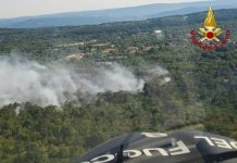 Firefighters Continue Overnight Battle Against Karst Wildfire Near Trieste