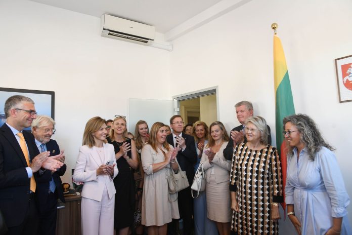 L'inaugurazione della sede consolare in via San Nicolò a Trieste